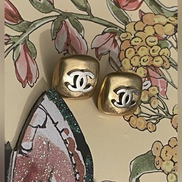 AUTHENTIC CHANEL Earrings - Picture 1 of 3